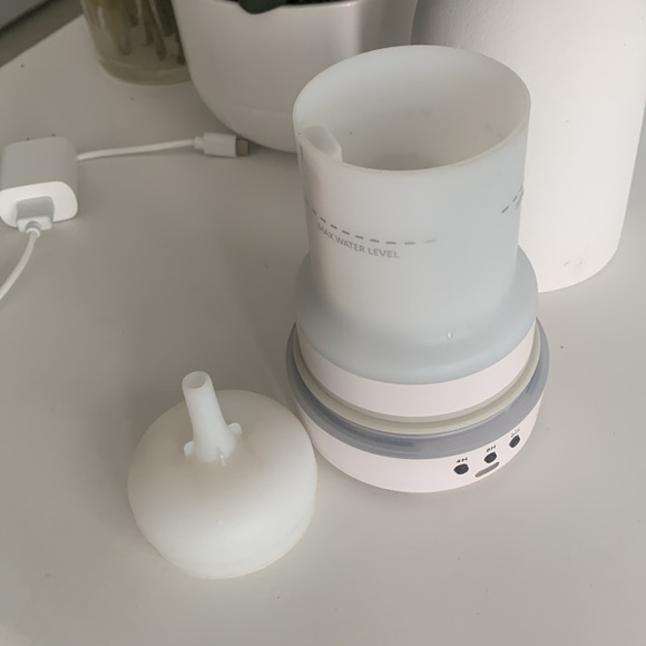 Vitruvi - Stone Essential Oil Diffuser - Picture 5 of 5